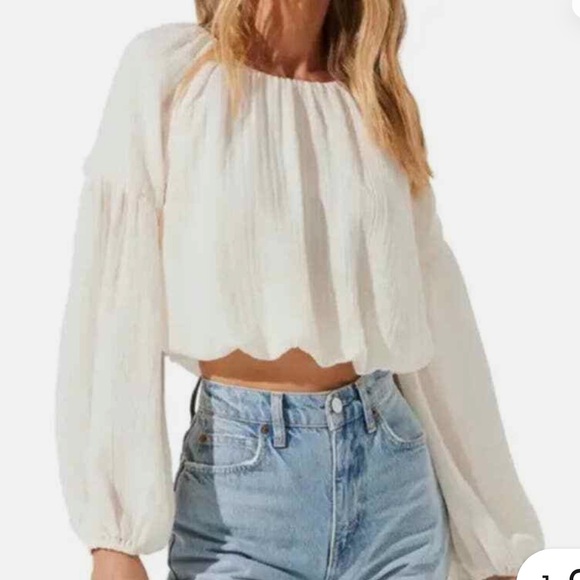 ASTR the Label Puff Sleeve Bubble Hem Blouse Cream - Picture 1 of 4